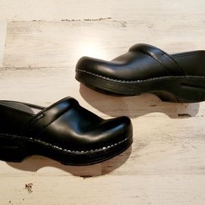 Size 36 dansko clogs